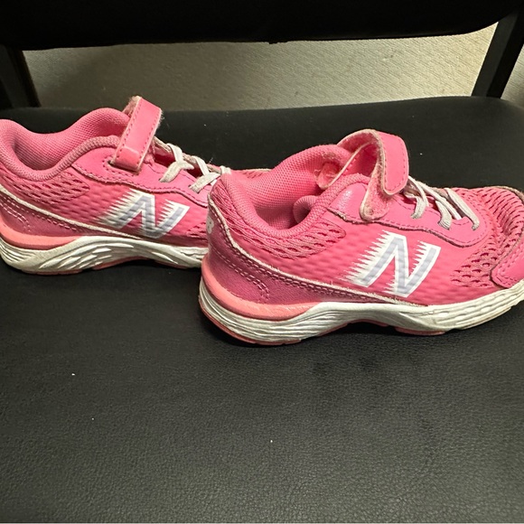 New balance toddler 680 V6 hook and loop running shoe size 7.5 pink - Picture 5 of 11